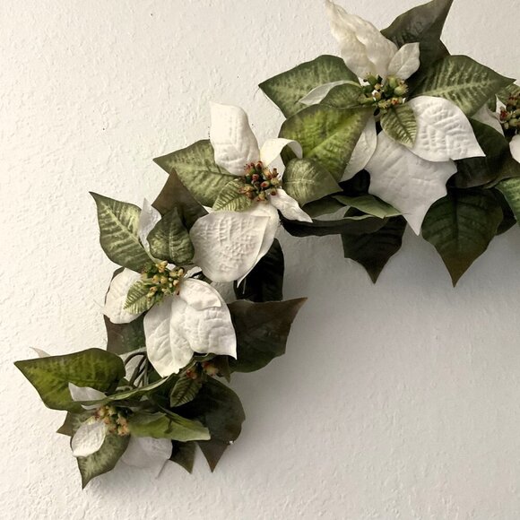 POINSETTIA HOLIDAY SWAG WALL DÉCOR ARTIFICAL CHRISTMAS - Picture 11 of 13